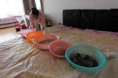 河池楼上漏水，住户失联，小区没物管，业主维权难！律师来支招……